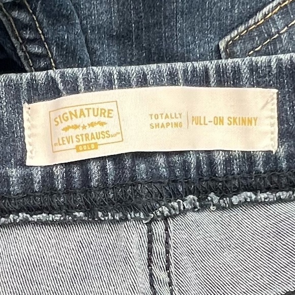 Signature By Levi Strauss Totally Shaping Skinny Jeans Size 10 Long Women’s - Picture 2 of 7